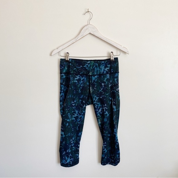 LULULEMON Run: Top Speed Crop Luxtreme Floral Backdrop Blue Black Green Size 4 - Picture 2 of 12